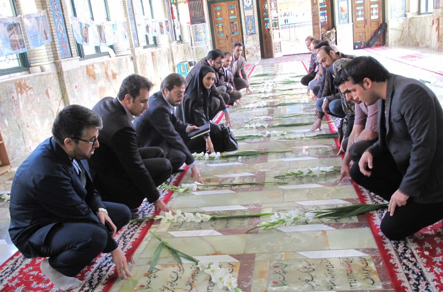 تجدید میثاق هنرمندان و کارکنان حوزه هنری استان با شهدا