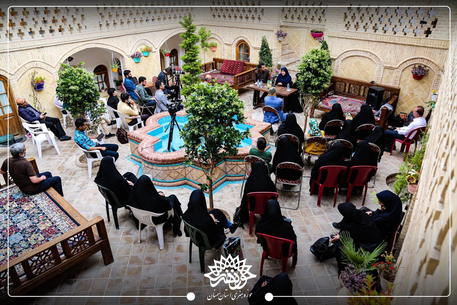 نشست تجربه تولید کتاب "فرنگیس"