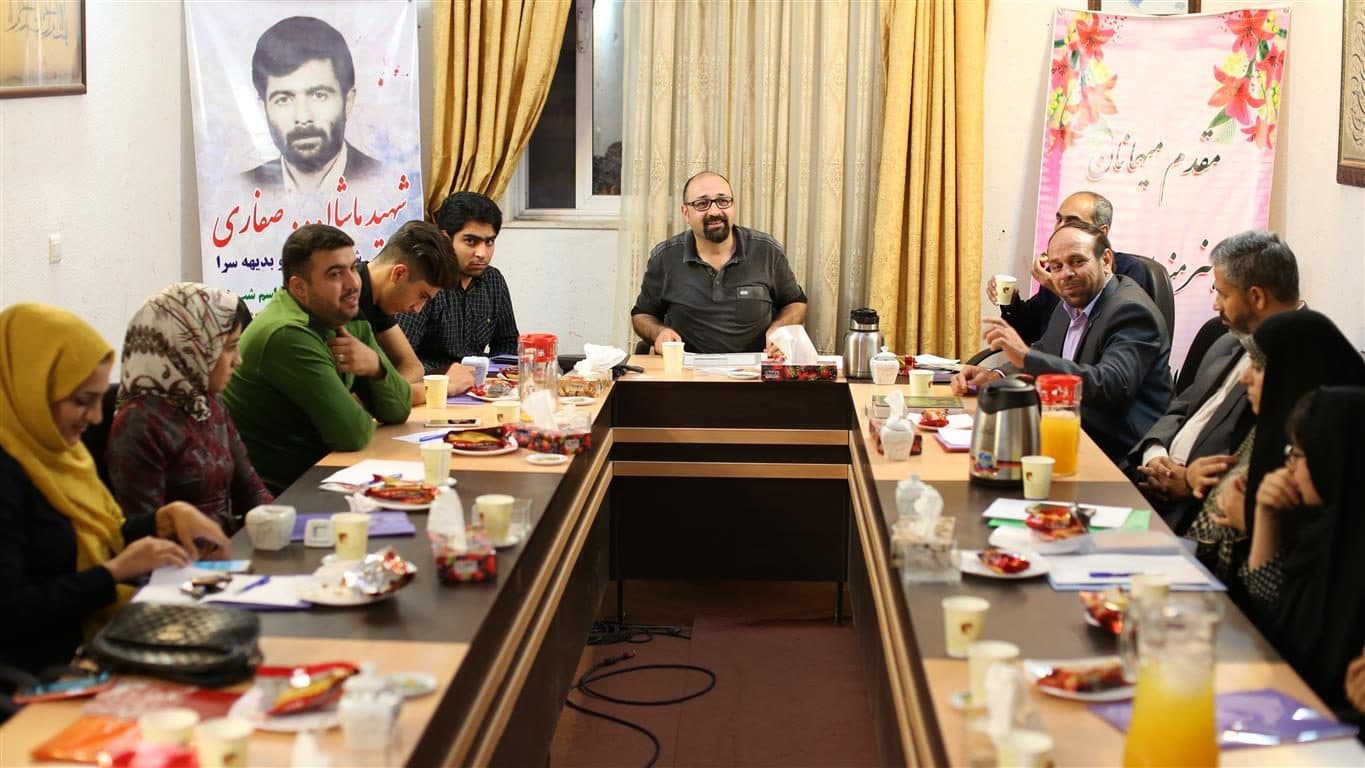 دوره تابستانه نشست شعر و نقد شعر در حوزه هنری استان سمنان به پایان رسید