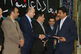 هنرمند حوزه هنری استان سمنان در دومین سوگواره ملی میعادگاه عاشورایی دانشجویان به عنوان نفر برگزیده انتخاب شد.