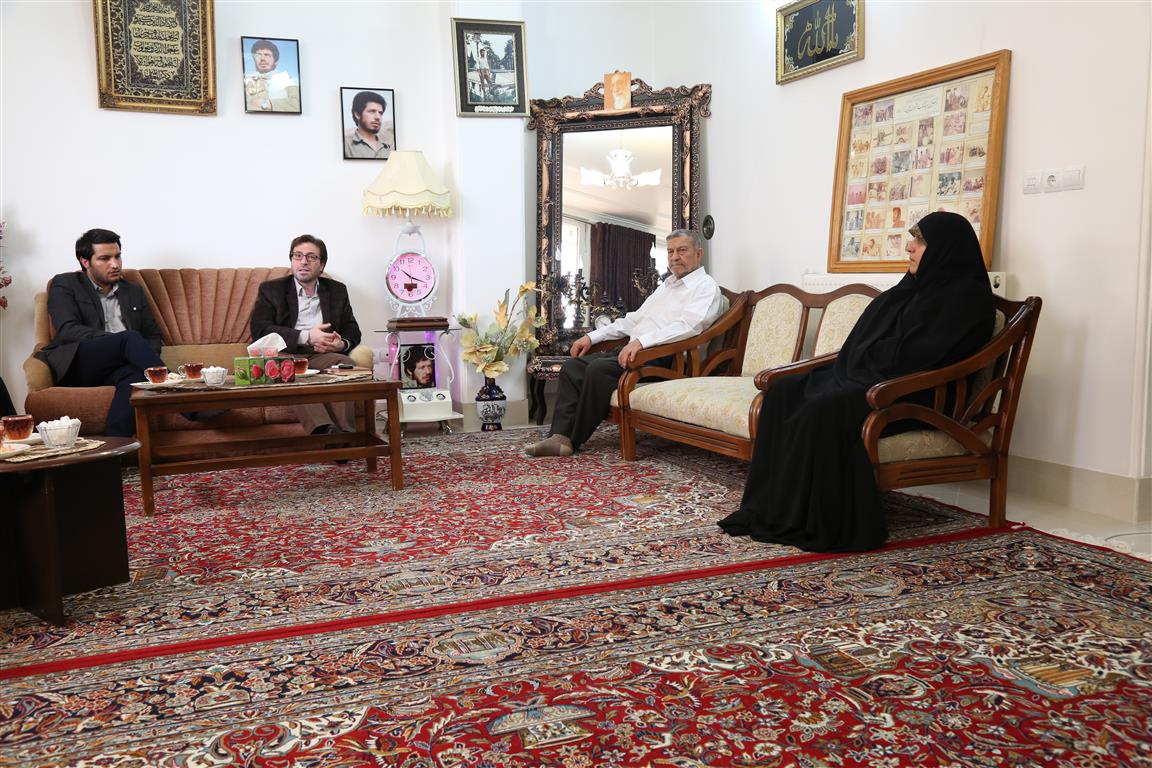 دیدار رئیس و کارکنان حوزه هنری استان سمنان با خانواده های معظم شهدا